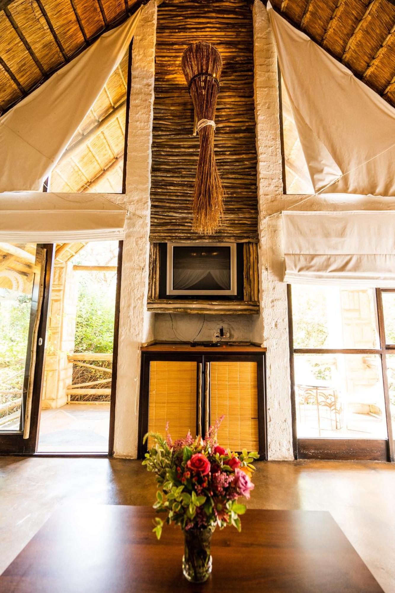 Hakunamatata Lodge & Health Spa/ Wedding & Conference Venue Muldersdrift Buitenkant foto